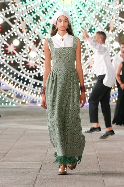 Look 15